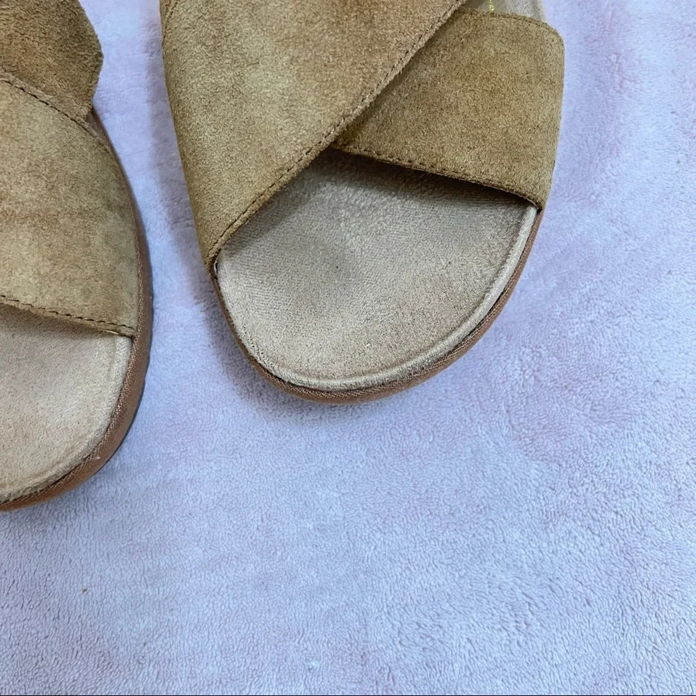 Vionic Hayden Platform Slip-On Sandal or Slides. Size 9 1/2.